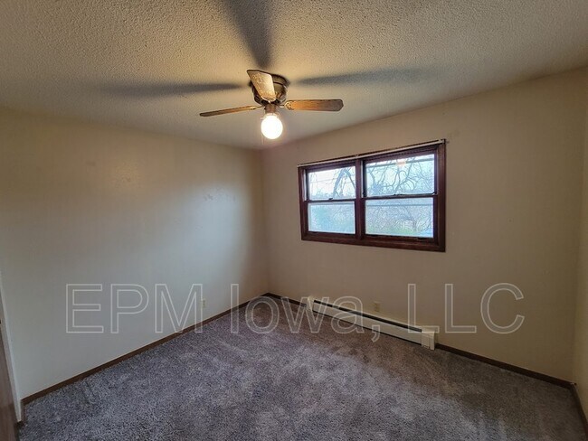 Building Photo - 256 32nd St NW