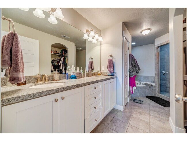 Building Photo - 718 S 1840 W