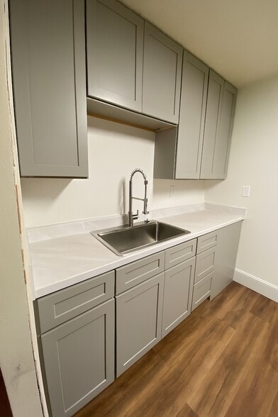 Building Photo - 1201 Highland Ave