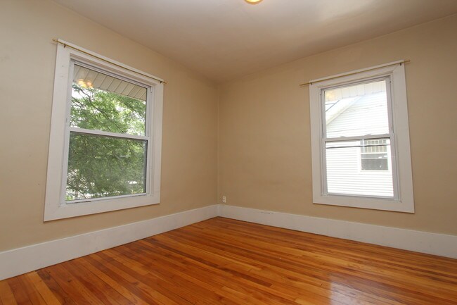 Building Photo - 548 Giddings Ave SE