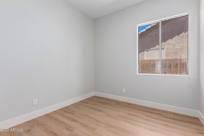 Building Photo - 13711 W Tara Ln