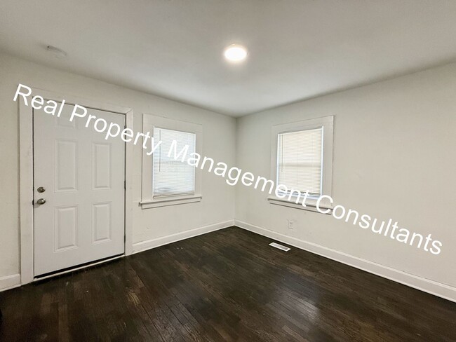 Building Photo - $500 off First Months Rent on Spacious 4 B...