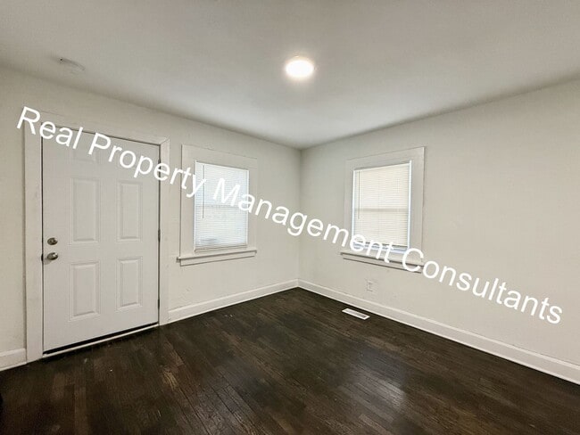 Building Photo - $500 off Frist Months Rent on Spacious 4 B...