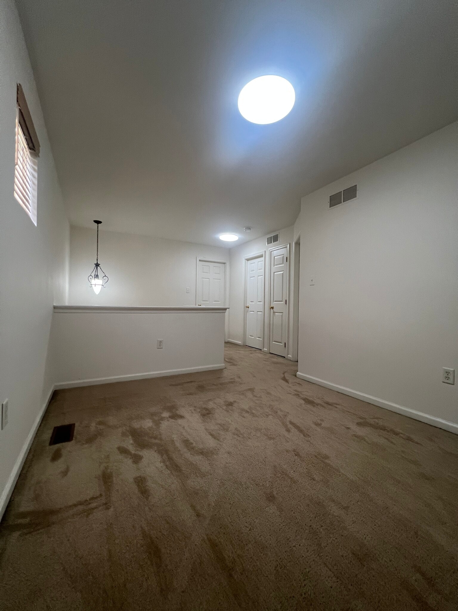 Building Photo - 8 Dolmen Ln