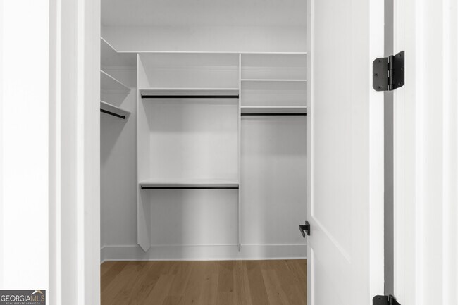 Building Photo - 407 Thunder Rd