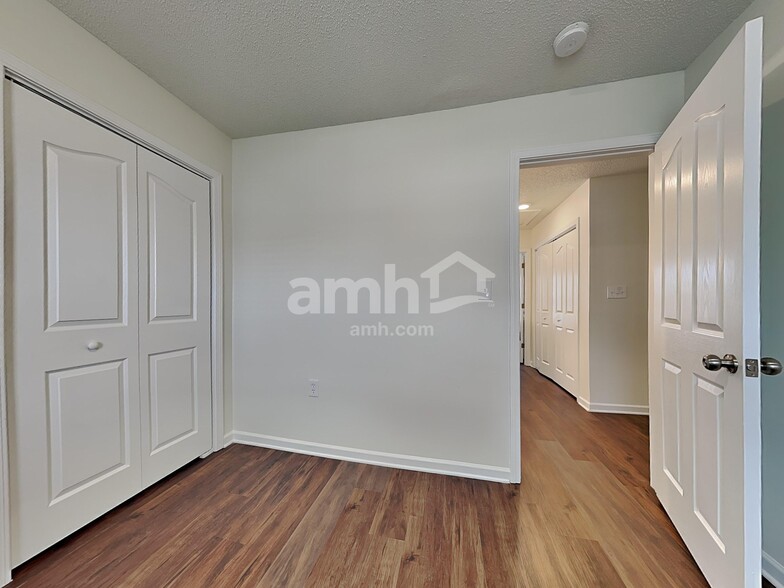 Building Photo - 7026 Blithe Low Pl