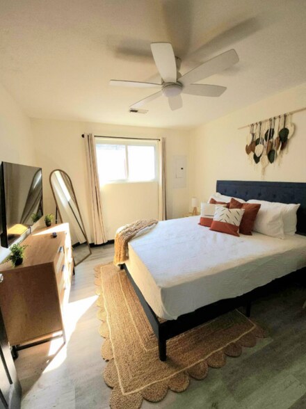 Building Photo - 361 Cherry St