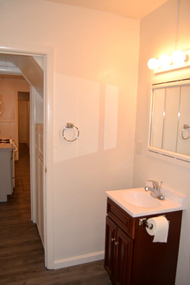 Building Photo - 445 W King St