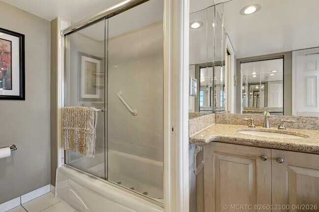 Building Photo - 840 Ocean Dr