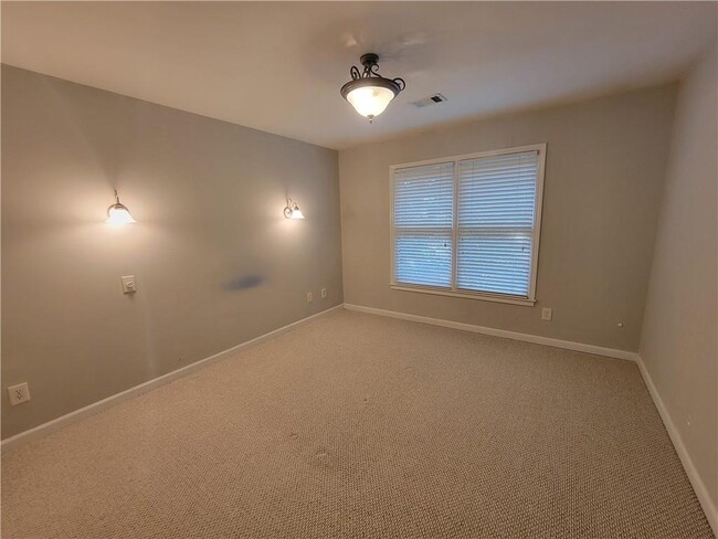 Building Photo - 392 Hickory Haven Terrace