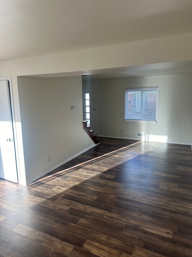 Building Photo - 4401-4415 Eastridge Dr