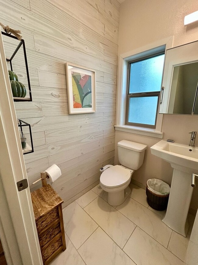 Building Photo - Beacon Hill Townhouse
