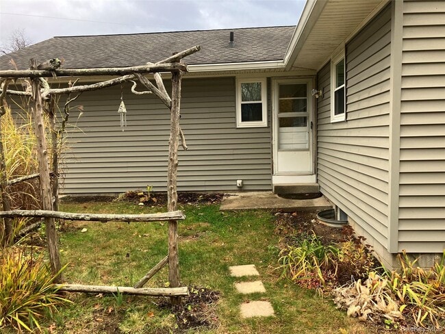 Building Photo - 48 Jefferson Rd