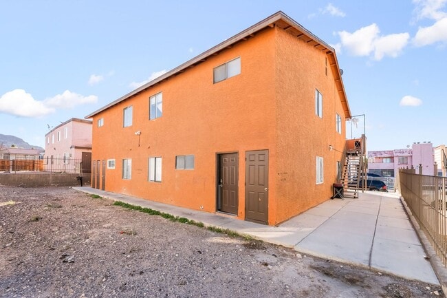 Building Photo - Upgraded 3 Bedroom Unit Near Air Force Base!