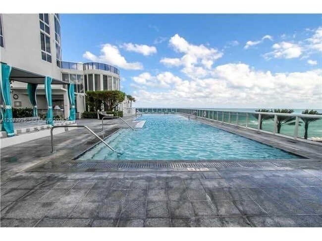 Building Photo - 15811 Collins Ave
