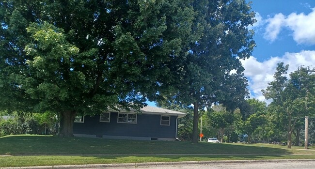 Building Photo - 211 W. Decorah Rd.