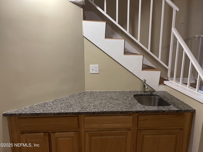 Building Photo - 7701 Baymeadows Cir W