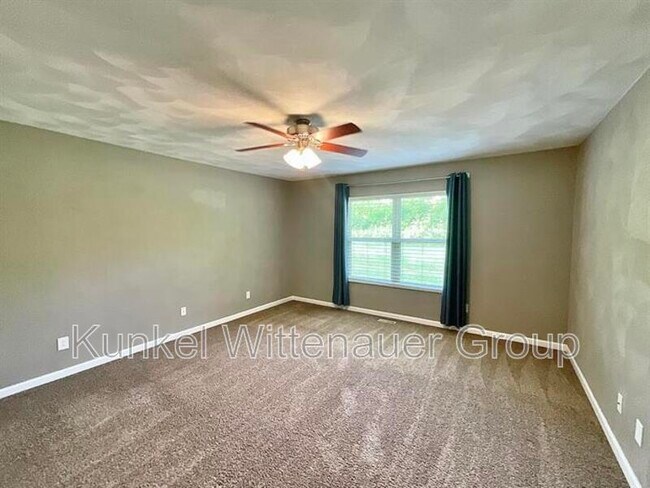 Building Photo - 48 Oak Pointe Cir