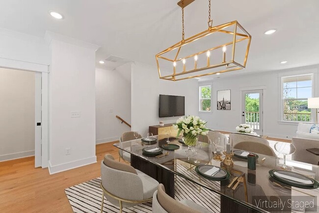 Building Photo - 2033 Maple Vw Ln