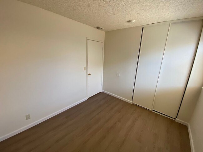 Building Photo - 6804 Harlequin Way