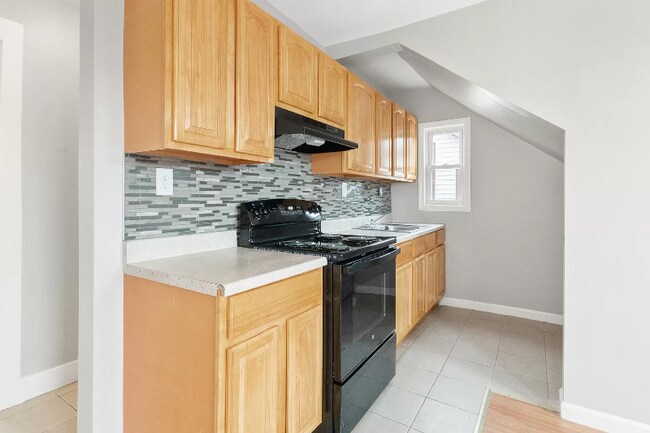 Building Photo - 196 Shephard Ave