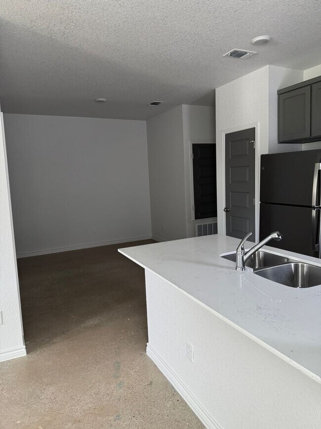 Building Photo - 2313 Ocean Dr
