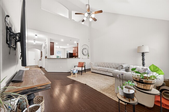 Building Photo - 6503 Wilshire Fern