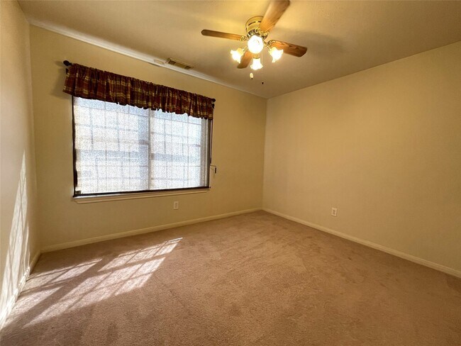 Building Photo - 1622 Diamond Brook Dr