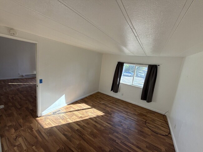 Building Photo - Spacious Mobile Home for Rent – NEW heatin...
