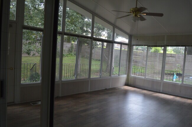 Building Photo - 2713 Shropshire Blvd