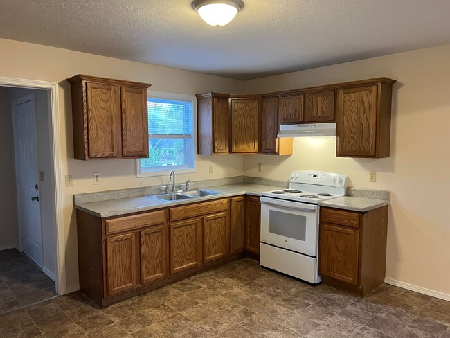 Building Photo - 1021 E Lynn St