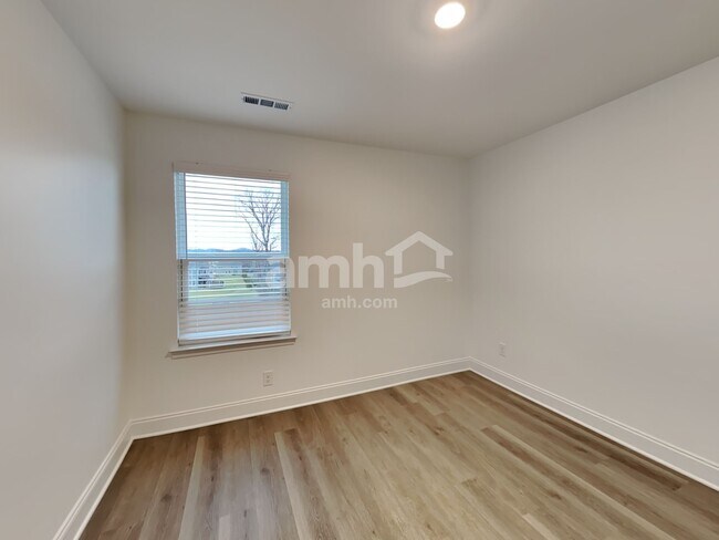 Building Photo - 218 Malayna Dr S