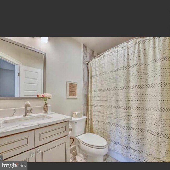 Building Photo - 540 Legrace Terrace NE