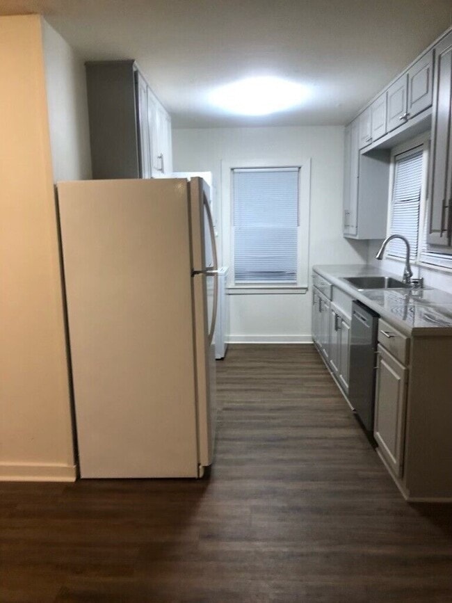 Building Photo - 1415 2nd St