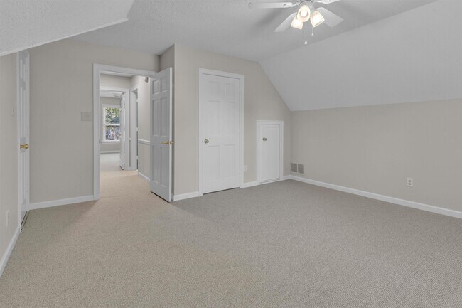 Building Photo - 636 N Fox Chase Cove