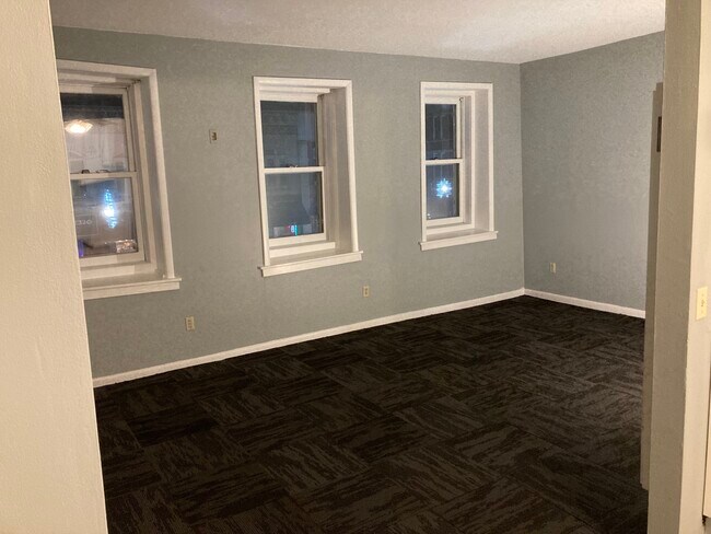 Very Large Living Room - 116 2nd St E