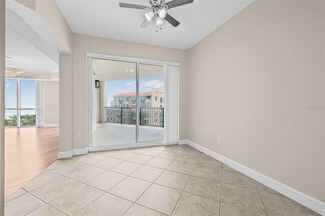 Building Photo - 300 Beach Dr NE