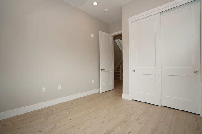 Building Photo - New Construction End Unit Luxury Townhome in Central Sunnyvale Location!