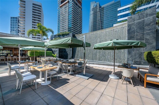 Building Photo - 1425 Brickell Ave