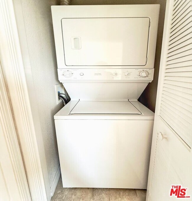 Building Photo - 629 Traction Ave