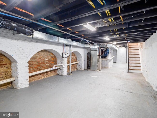 Building Photo - 161 Brown St