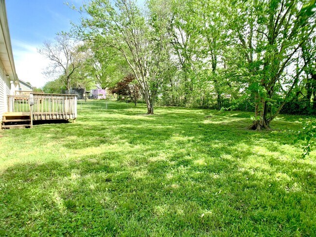 Building Photo - 236 Moncrest Dr