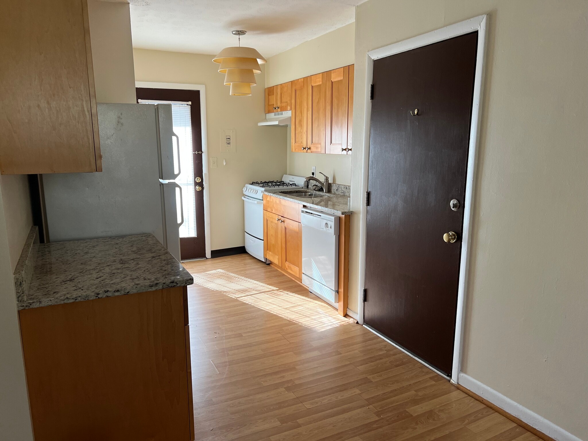 Building Photo - 860 Monroe Dr NE