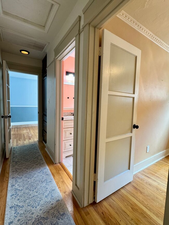 Building Photo - 8829 Greenview Pl