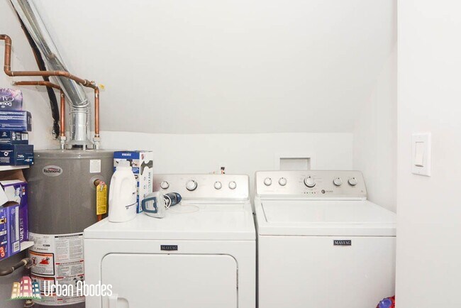 Building Photo - 3031 N Hamlin Ave