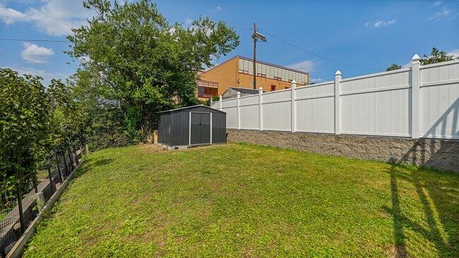 Building Photo - 1120 73rd St