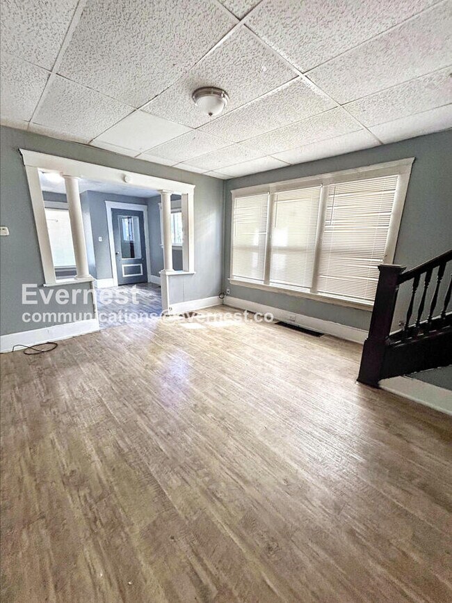 Building Photo - 2213 E 82nd St