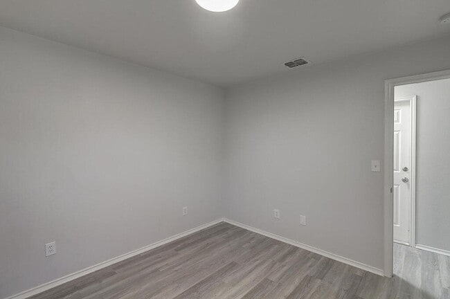 Building Photo - 7605 Cougar Dr
