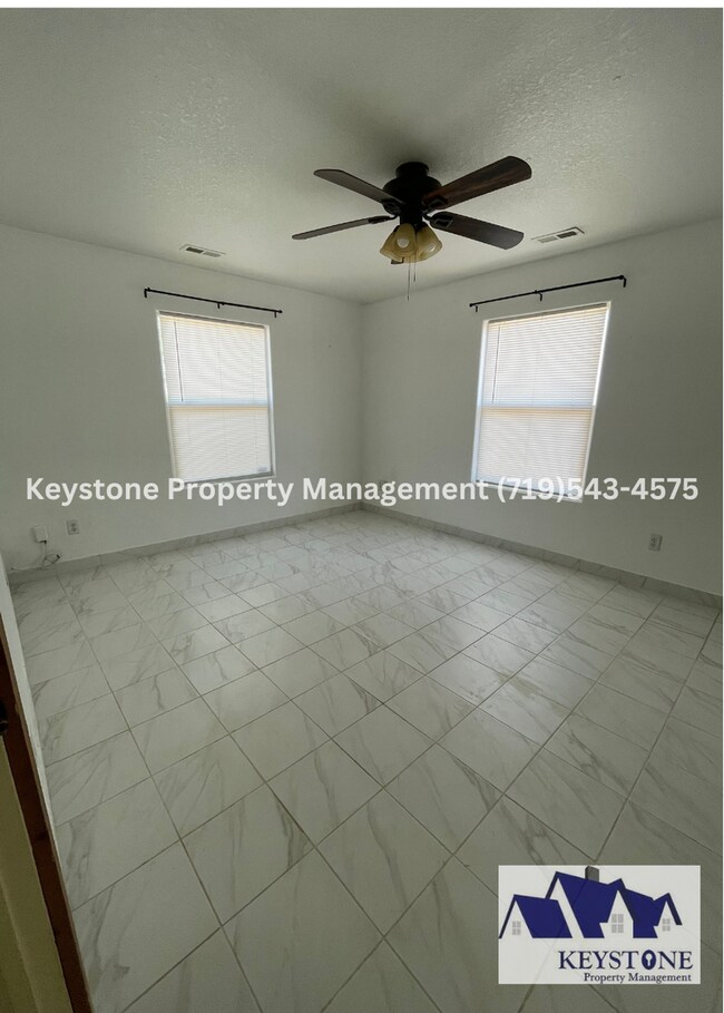 Building Photo - Horse Property with Corrals/Stables - Home...