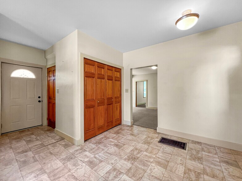 Building Photo - 106 E 3rd St
